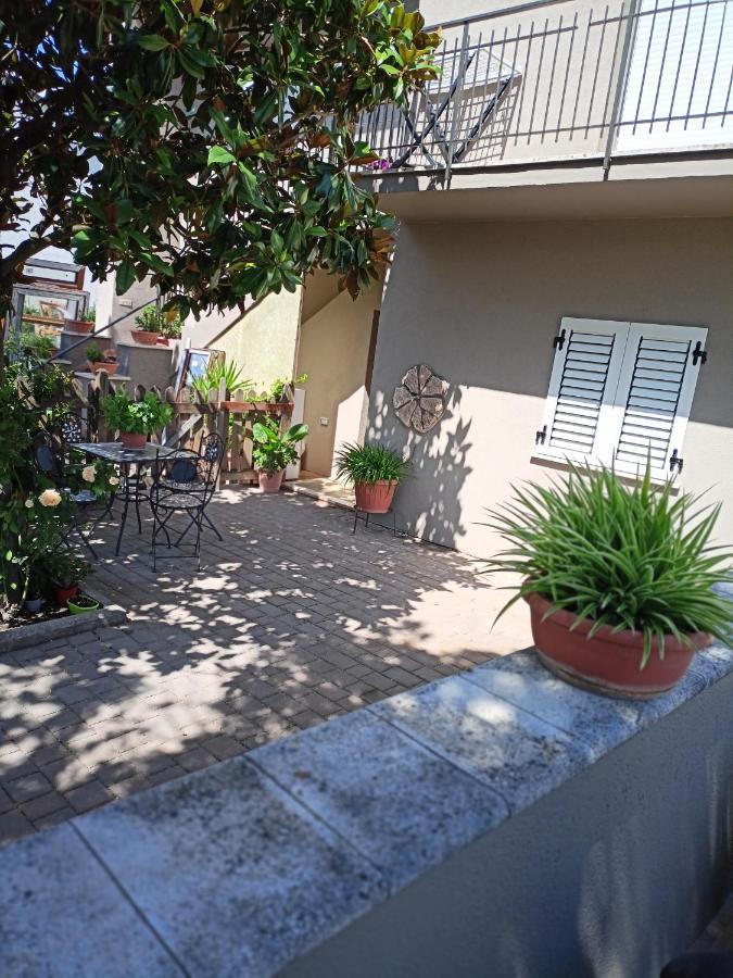 Marco - Camere Con Bagno Privato Vicino Al Centro Foligno Exterior foto